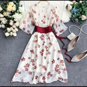Floral short-sleeve midi  A line dress